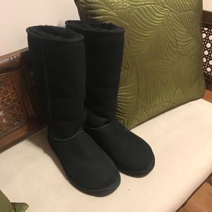 Ugg boots black size 8 barely worn